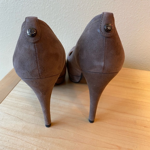 NIB gorgeous Stuart Weitzman heels - Picture 4 of 5